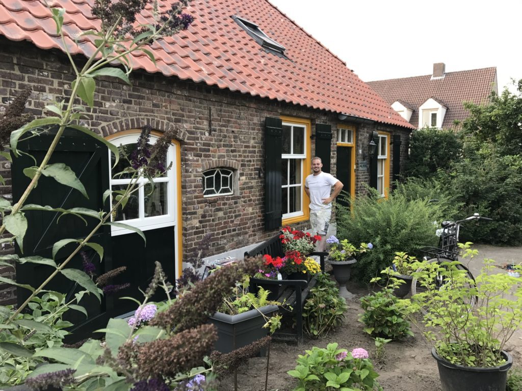 Zijaanzicht huis buitenschilder in Eindhoven